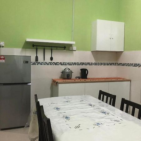Afza Homestay Sura Free Unifi Kampong Sura Masjid Esterno foto