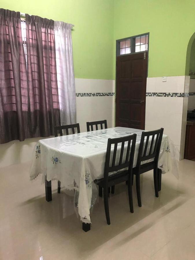 Afza Homestay Sura Free Unifi Kampong Sura Masjid Esterno foto