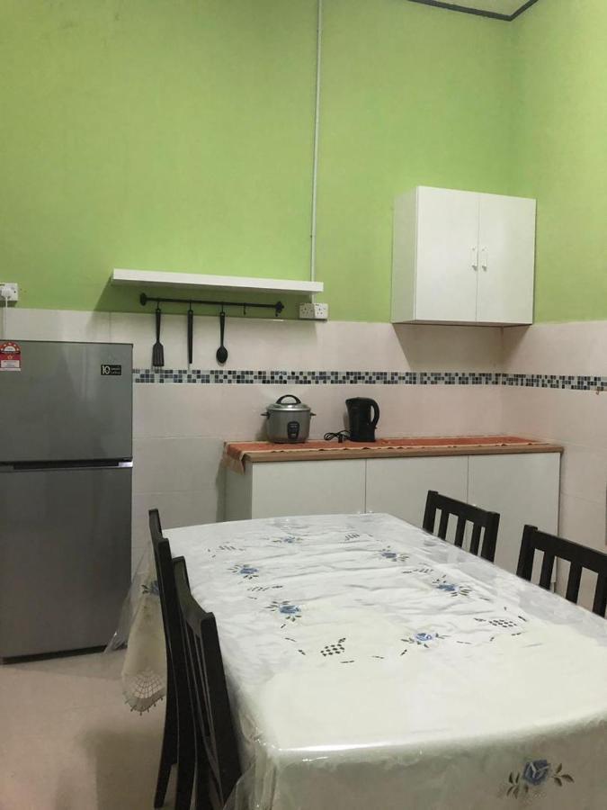 Afza Homestay Sura Free Unifi Kampong Sura Masjid Esterno foto